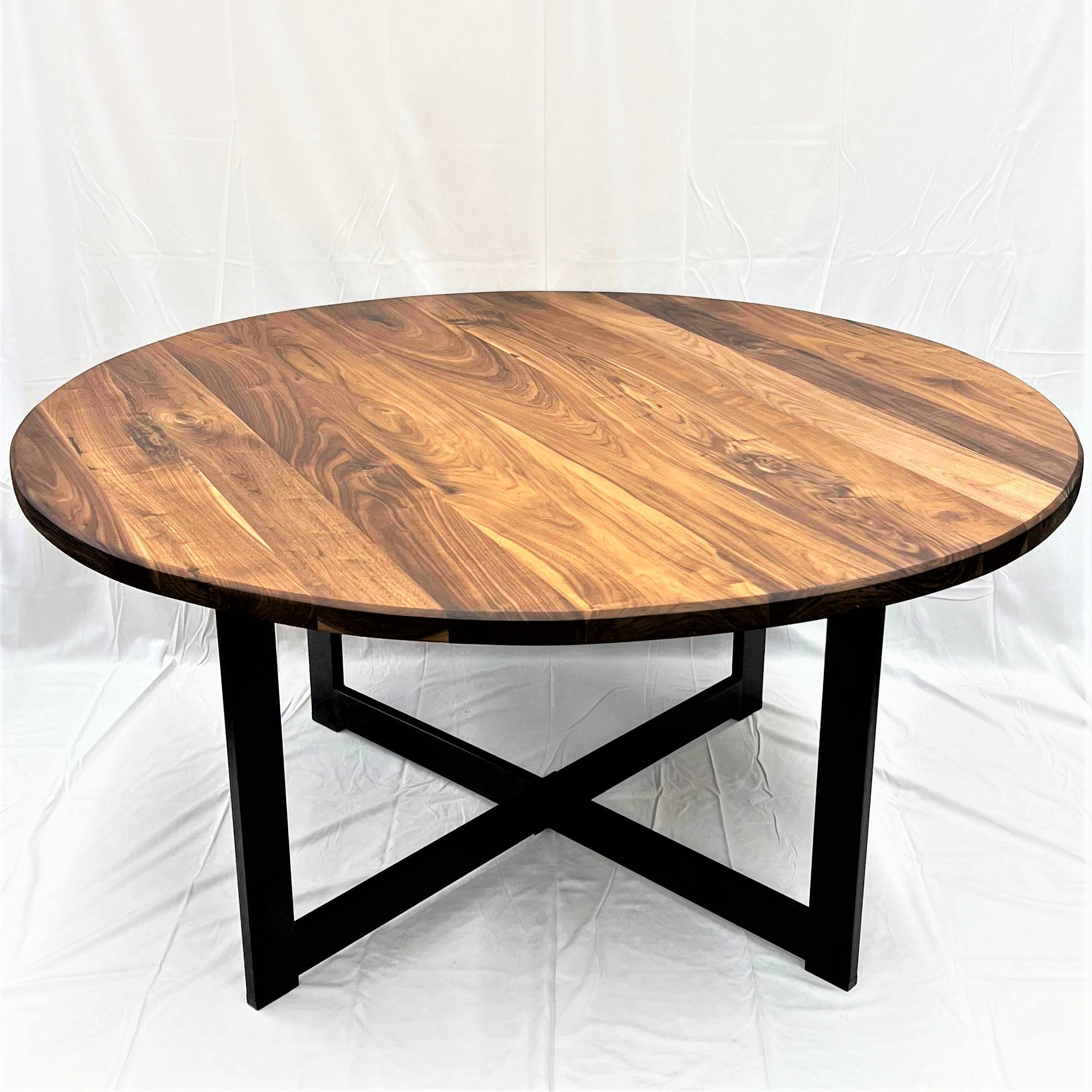 Round table clearance wooden legs